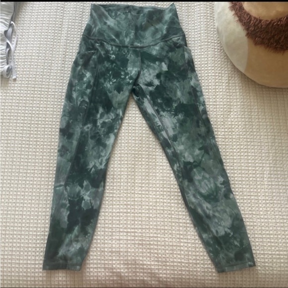 Lululemon Align Size 8 green tiedye - Picture 3 of 4